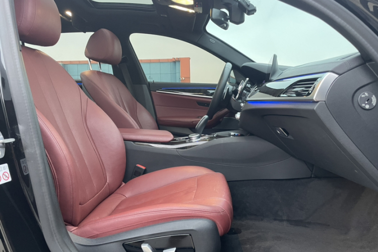 宝马5系 2019款 改款 530Li 尊享型 M运动套装局部细节41