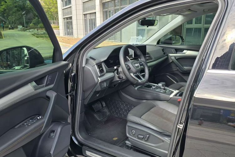 奥迪Q5L 2018款 40 TFSI 荣享时尚型 国V中控内饰7001