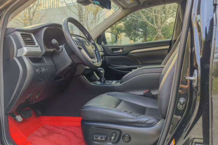 丰田 汉兰达 2018款 2.0T 四驱豪华版 7座 国V中控内饰7005