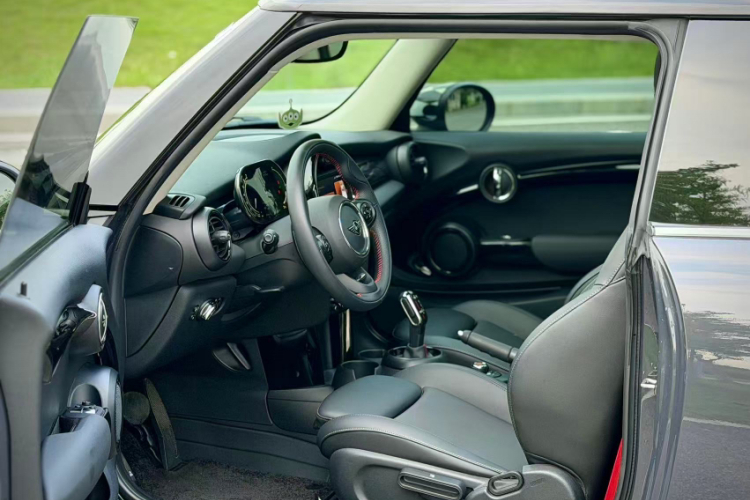 MINI 2021款 2.0T COOPER S 经典派中控内饰7003