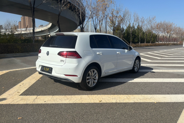 大众 高尔夫 2018款 230TSI 自动舒适型车身外观6009