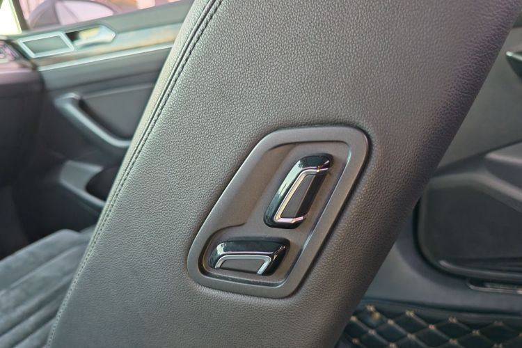 大众 迈腾 2017款 380TSI DSG 豪华型中控内饰7012