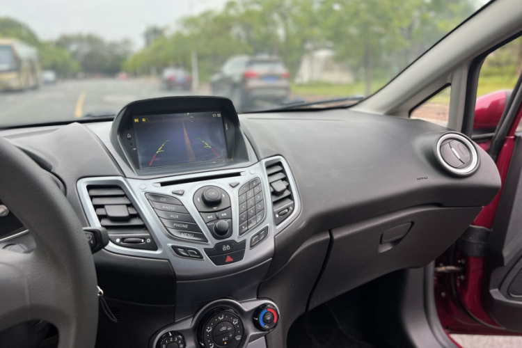 福特 嘉年华 2013款 两厢 1.5L 自动时尚型局部细节16