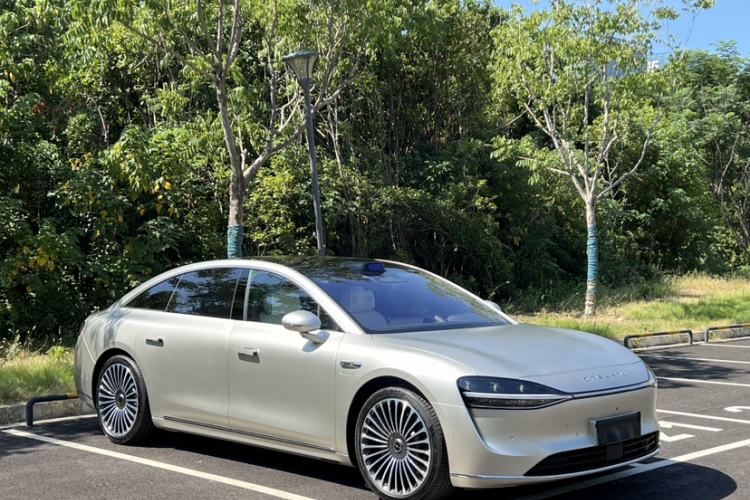 鸿蒙智行 享界S9 2024款 纯电 Ultra 四驱旗舰版车身外观6001