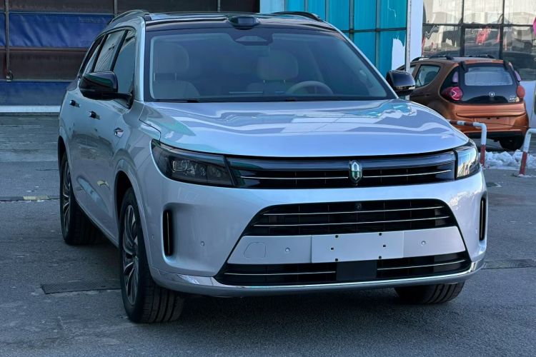 鸿蒙智行 问界M7 2024款 1.5T 智驾四驱Max版 5座车身外观6008