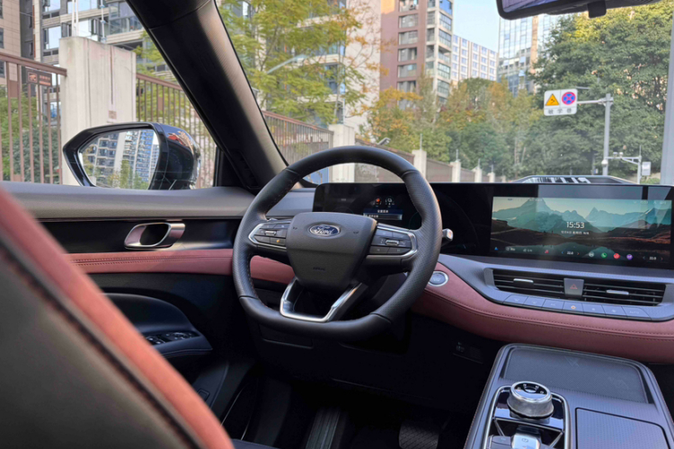 福特 领睿新能源 2025款 尊领型PLUS中控内饰7008