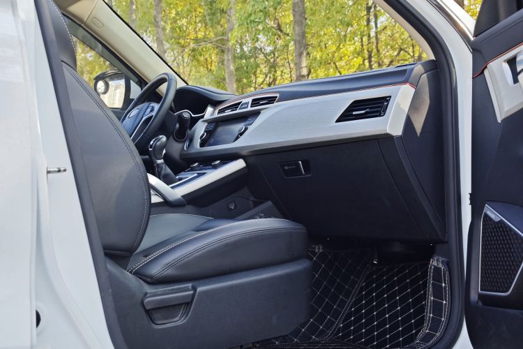 吉利汽车 博越 2018款 2.0L 手动两驱智雅型中控内饰7002