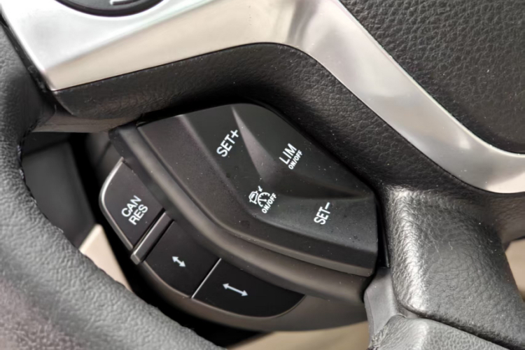 福特 翼虎 2013款 2.0L GTDi 四驱尊贵型中控内饰7010