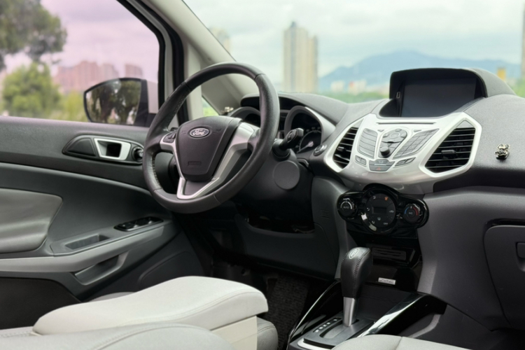 福特 翼搏 2013款 1.5L 自动尊贵型车身外观6008