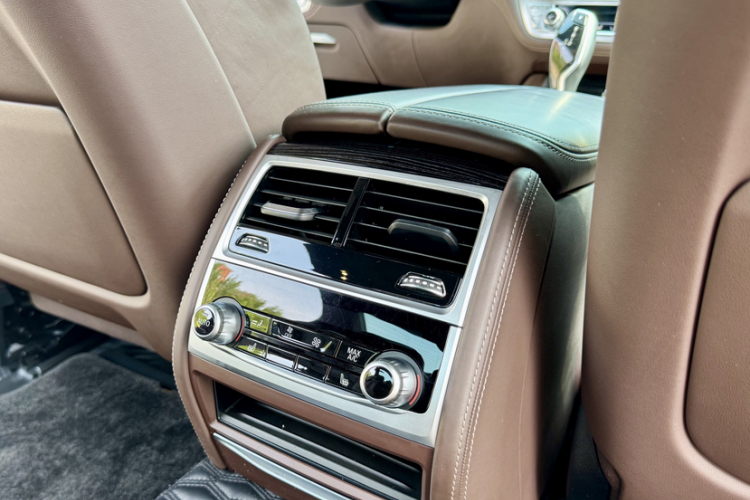 宝马7系 2021款 730Li M运动套装中控内饰7011