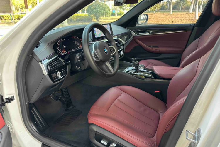 宝马5系 2020款 530Li 领先型 M运动套装中控内饰7004