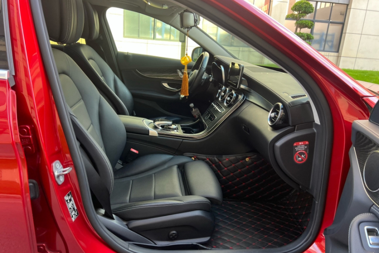 奔驰C级 2018款 C 200 L 运动版中控内饰7010
