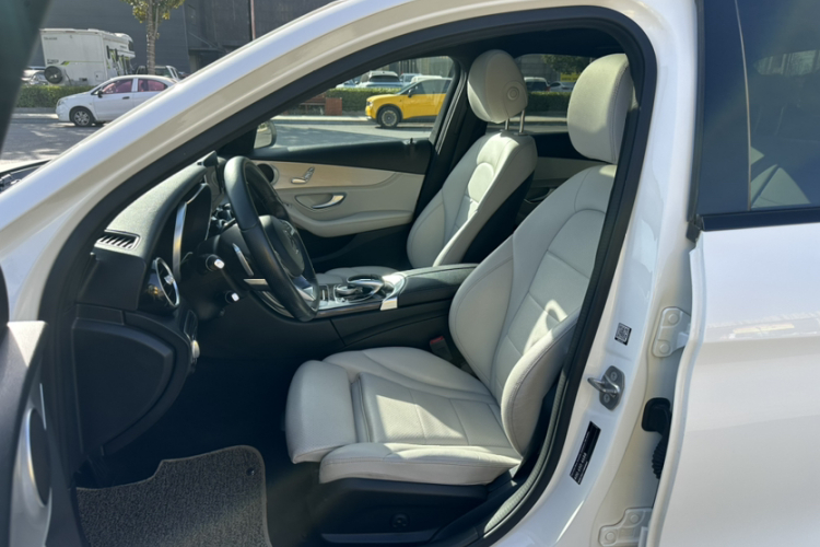 奔驰C级 2016款 C 200 运动版中控内饰7005