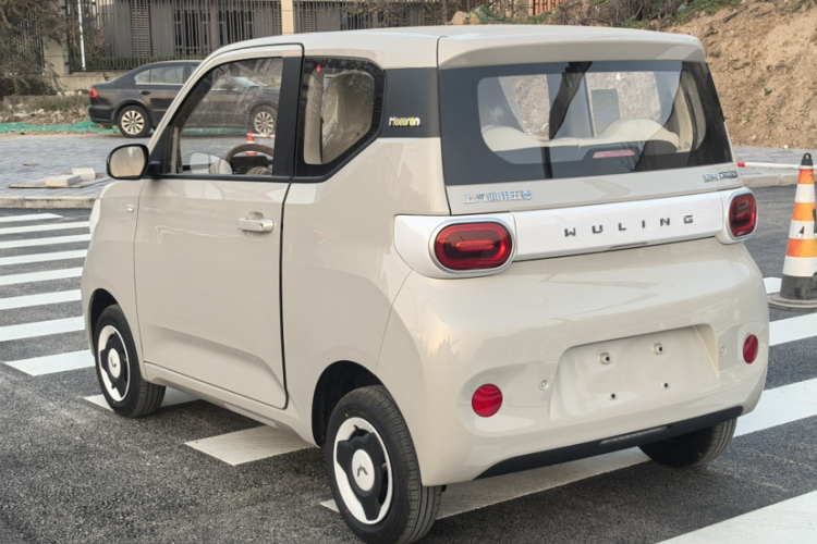 五菱汽车 宏光MINIEV 2024款 第三代 215km 青春版车身外观6004