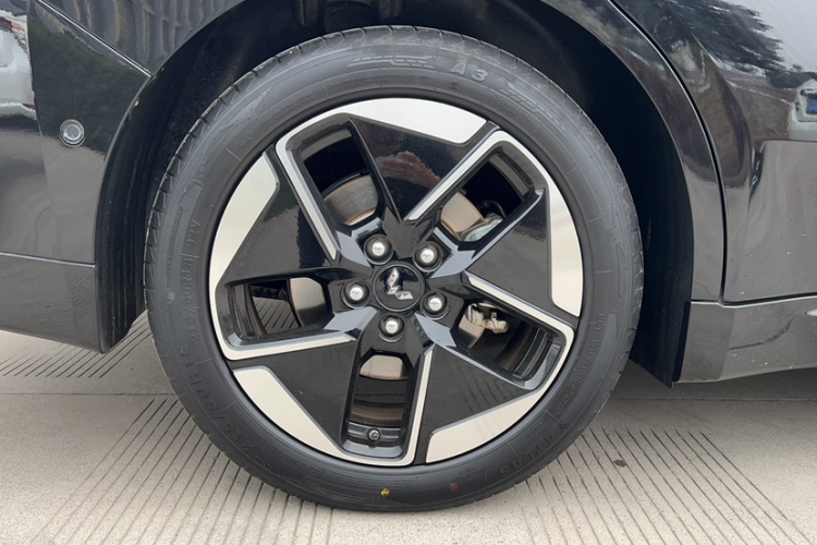 五菱汽车 五菱星光 2025款 610km 智能旗舰型车身外观6005