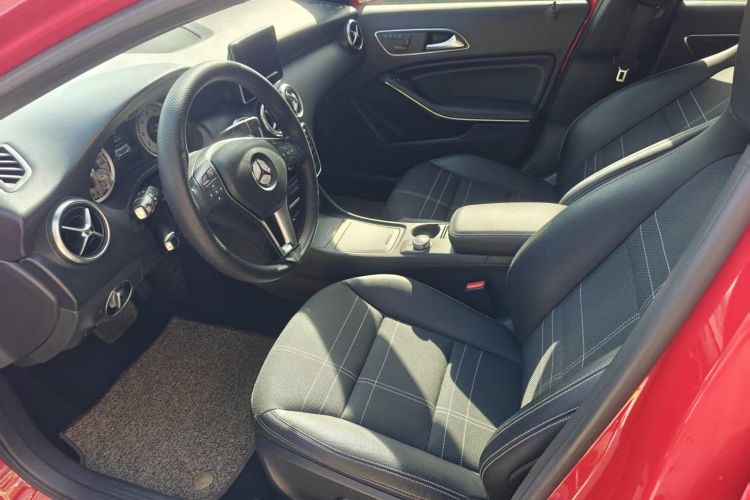 奔驰A级(进口) 2015款 A 200 时尚型中控内饰7002