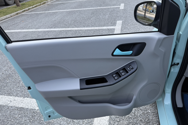 江铃集团新能源 易至EV2 2026款 PLUS+ 舒适型中控内饰7004