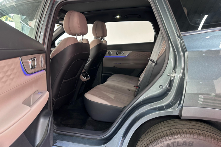 奇瑞 瑞虎8 PLUS 2025款 290TGDI DCT尊贵型 7座中控内饰7001