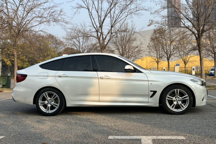 宝马3系GT 2020款 320i M运动套装车身外观6003
