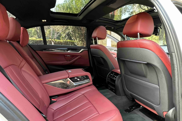 宝马5系 2020款 530Li 领先型 M运动套装中控内饰7011