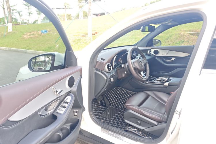 奔驰GLC 2019款 GLC 200 L 4MATIC中控内饰7001