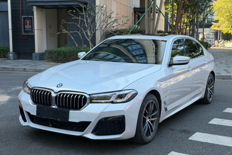 宝马5系新能源 2021款 535Le 先锋版M运动套装车身外观1