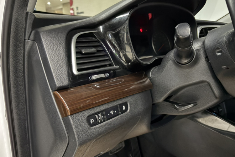 起亚K4 2014款 1.8L 自动DLX中控内饰7006