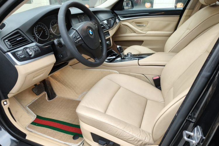 宝马5系 2011款 520Li 典雅型中控内饰7001