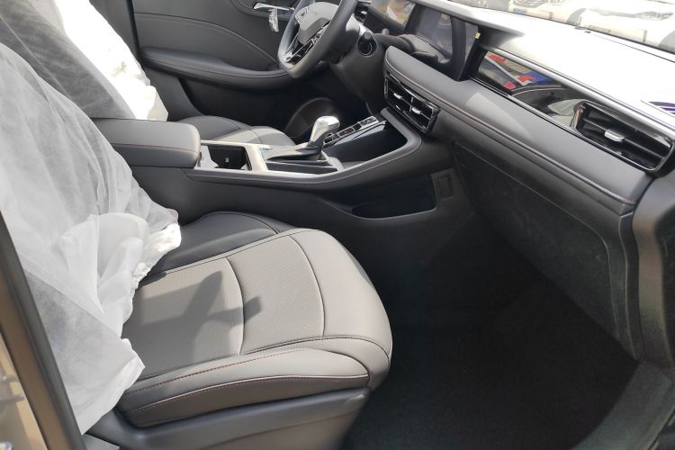 荣威i5 2023款 1.5L CVT豪华版中控内饰7006