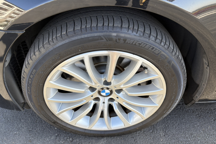 宝马5系 2014款 525Li 豪华设计套装车身外观6009