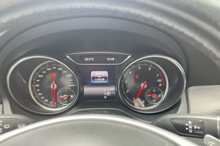 奔驰GLA 2019款 GLA 200 动感型中控内饰15