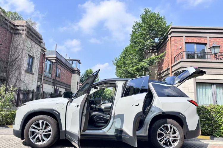 蔚来ES6 2019款 420KM 运动版车身外观6006