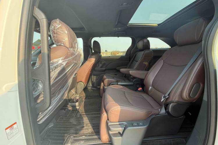 丰田 格瑞维亚 2026款 2.5L混动 尊贵PLUS四驱版中控内饰7003