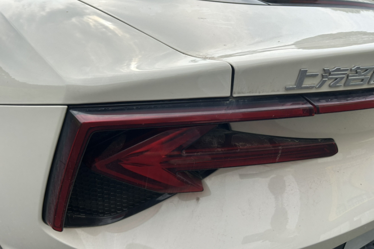 名爵 MG Cyberster 2024款 520km 传奇四驱红篷版车身外观6013