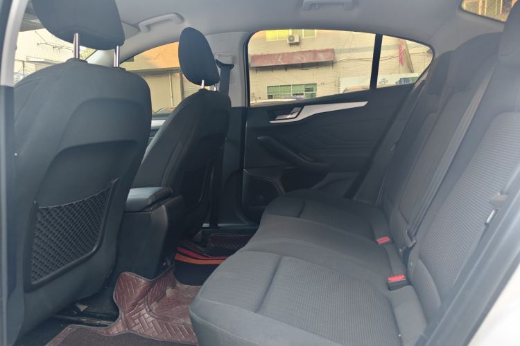 福特 福克斯 2019款 三厢 1.5L 手动锋跃型 国V中控内饰7003