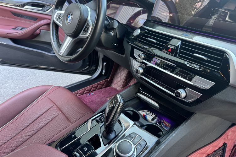 宝马5系 2022款 改款 525Li M运动套装中控内饰7005