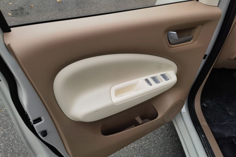 五菱汽车 宏光MINIEV 2025款 四门版 进阶款中控内饰7002