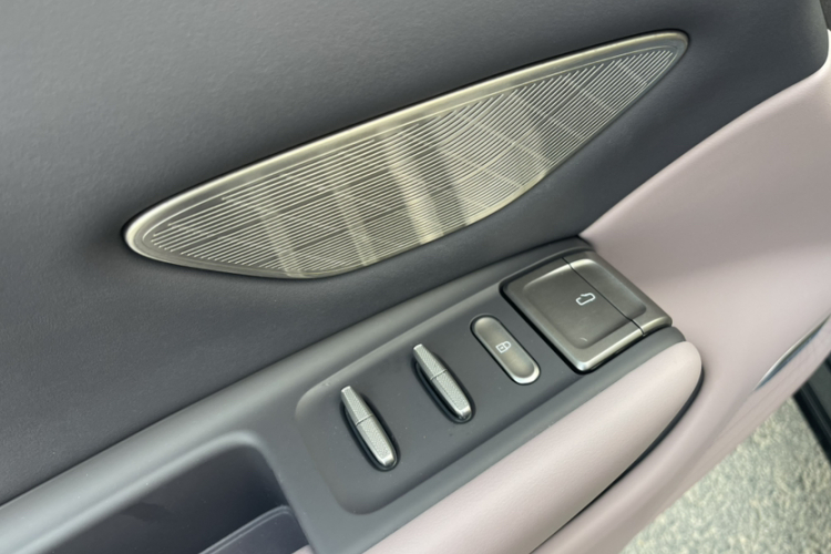 红旗天工06 2025款 660 四驱 智选版中控内饰7007