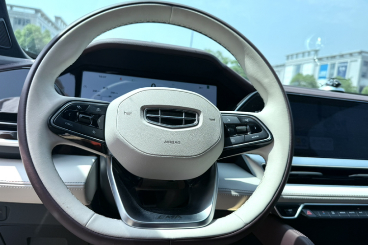 吉利汽车 星越L 2024款 2.0TD 高功自动两驱云起版中控内饰7002