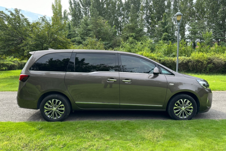 别克GL8 2020款 陆上公务舱 652T 豪华型车身外观6006