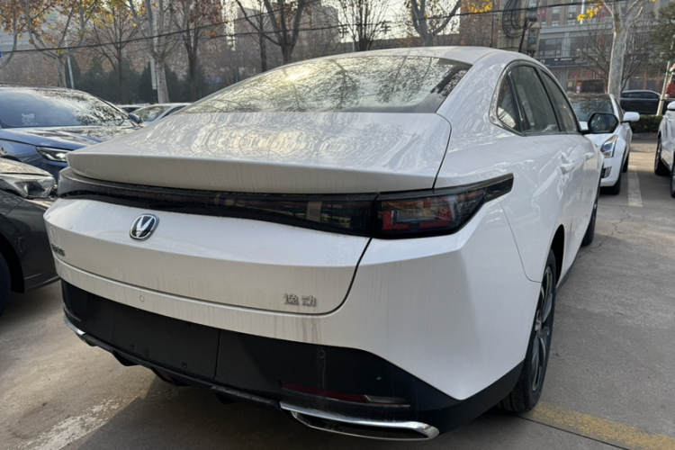 长安 逸动 2025款 蓝鲸 1.5T 500Bar尊贵型车身外观6005