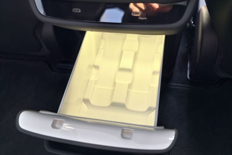 小米汽车 小米SU7 2024款 后驱长续航智驾版中控内饰7010