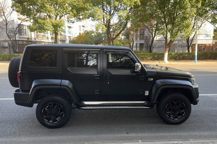 北京越野 北京BJ40 2021款 2.0D 自动四驱刀锋英雄版侠客型车身外观6005