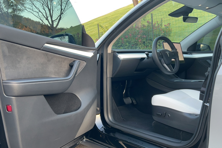 特斯拉 Model Y 2022款 后轮驱动版中控内饰7001