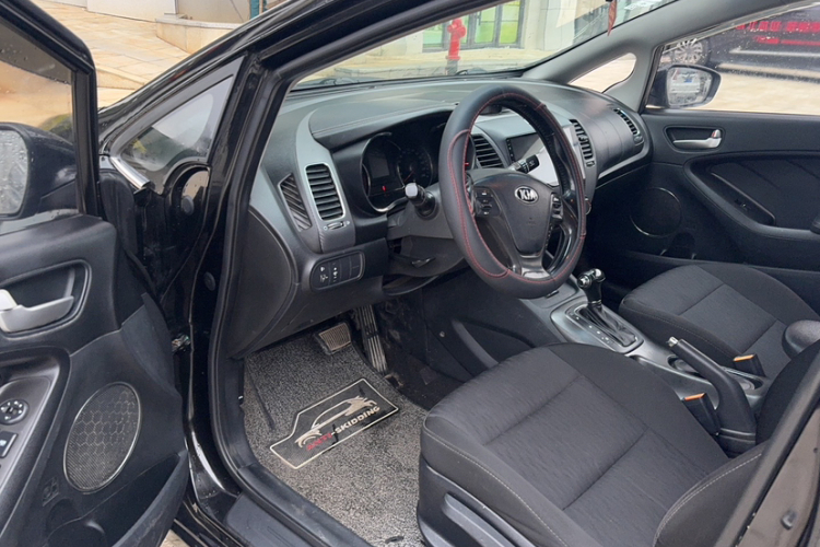 起亚K3 2015款 1.6L 自动GLS中控内饰7002