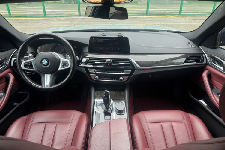 宝马5系 2020款 530Li 领先型 M运动套装中控内饰7002