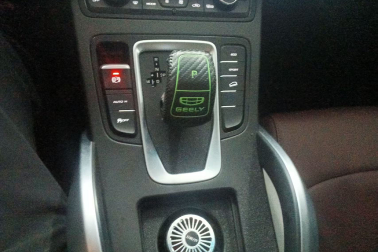 吉利汽车 博越 2022款 1.8TD DCT智雅型中控内饰7001