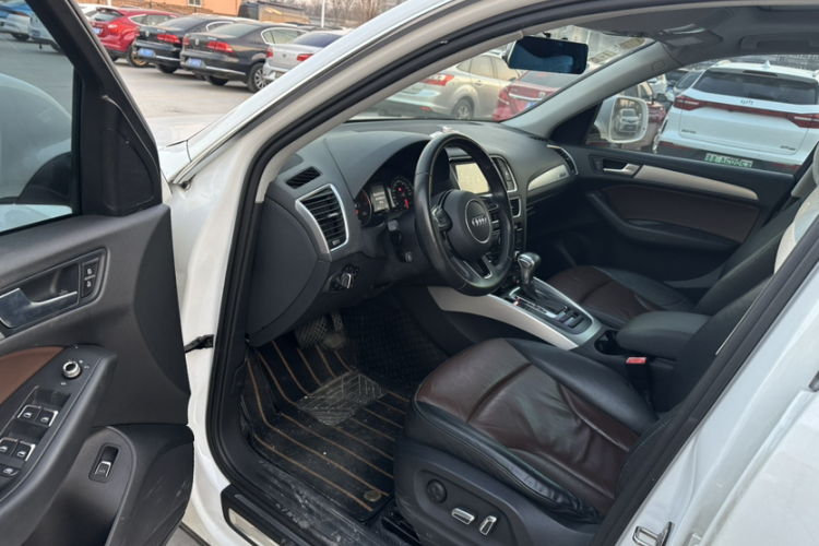 奥迪Q5 2016款 40 TFSI 技术型中控内饰7001