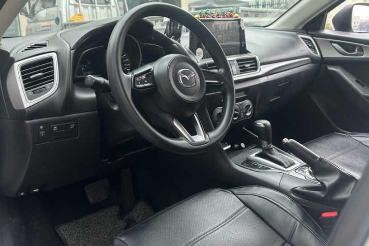 马自达3 昂克赛拉 2019款 云控版 三厢 1.5L 自动舒适型 国VI中控内饰7003