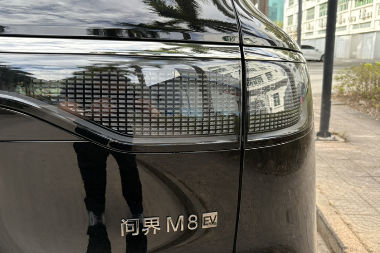鸿蒙智行 问界M8 2025款 纯电 Ultra 六座四驱版车身外观6004